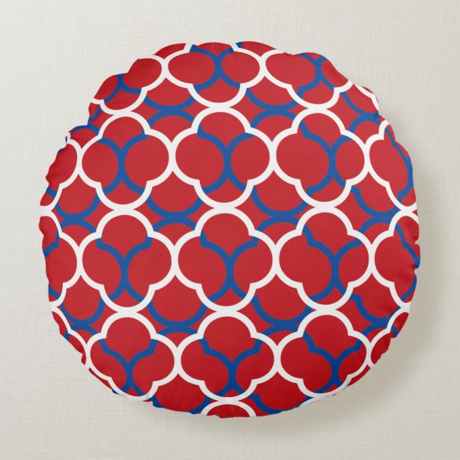 Quatrefoil Red Blue White Patterns Chrismas 2020 Round Pillow (Front)