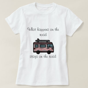 Que se passe-t-il sur le T-Shirt de campeur de Roa