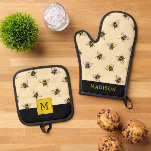 Queen Bee Pattern Oven Mitt & Pot Holder Set