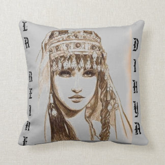 QUEEN DIHYA THROW PILLOW
