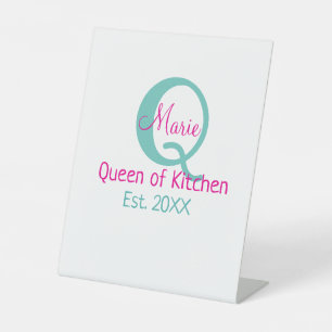 Queen of kitchen monogram green pink simple minima pedestal sign