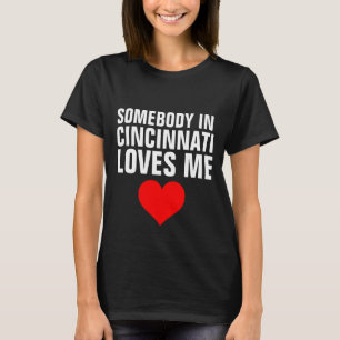 QUELQU'UN À CINCINNATI M'AIME LES T-shirts
