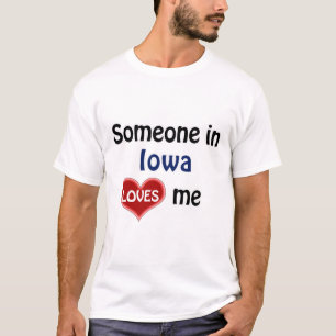 Quelqu'un en Iowa m'aime T-shirt