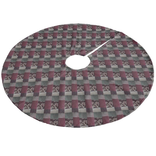 Quilted Blocks Fleece Tree Skirt (Angled)