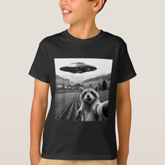 Racoon Selfie With Alien Ufo Funny Racoon Alien Bi T-Shirt (Front)