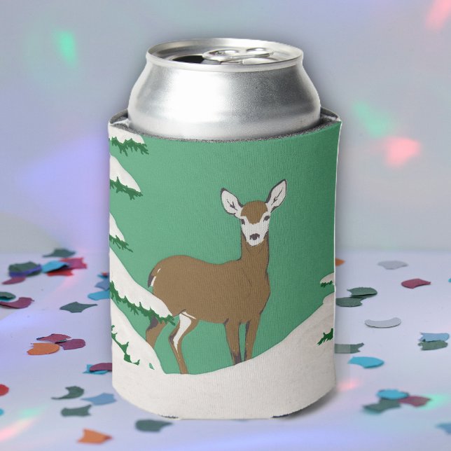Rafraichisseur De Cannettes Scène hivernale de la neige cerf Pine Tree (Brown female doe deer standing in snow by pine tree on mint green drink can cooler.)