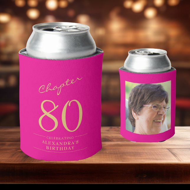 Rafraîchisseur Pour Canette 80e anniversaire Hot Pink Gold Modèle photo (Custom hot pink 80th birthday can coolers on a bar top.)