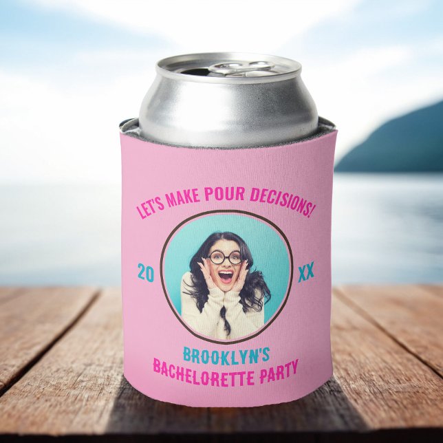 Rafraîchisseur Pour Canette Faisons de Mauvaises Décisions Enterrement de Vie  (Let's Make Pour Decisions Bachelorette Party Can Cooler in Pink and Blue)