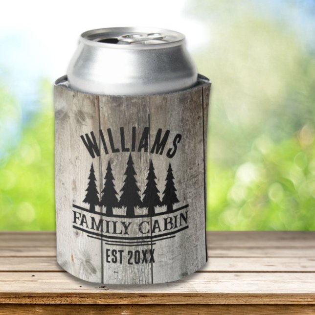 Rafraîchisseur Pour Canette Forêt rustique Cabine familial personnalisé Nom Es (Rustic Forest Personalized Family Cabin Name Est Can Cooler)