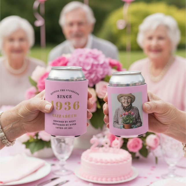Rafraîchisseur Pour Canette Personnalisé 90e Anniversaire Rose Or Avec Photo (90th birthday pink can coolers showing front and rear views.)