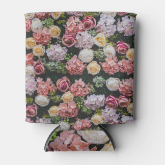 Rafraîchisseur Pour Canette Style vintage, arrière - plan aux murs fleuris.