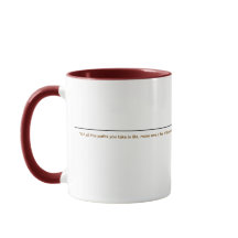 Randonneur dans un mug désertique avec une citatio