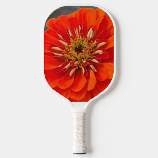 raquette de pickleball avec une fleur orange