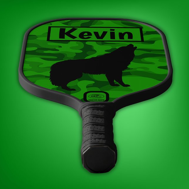 Raquette De Pickleball Camo vert moderne noir Wolf Silhouette Monogramme  (Créateur téléchargé)