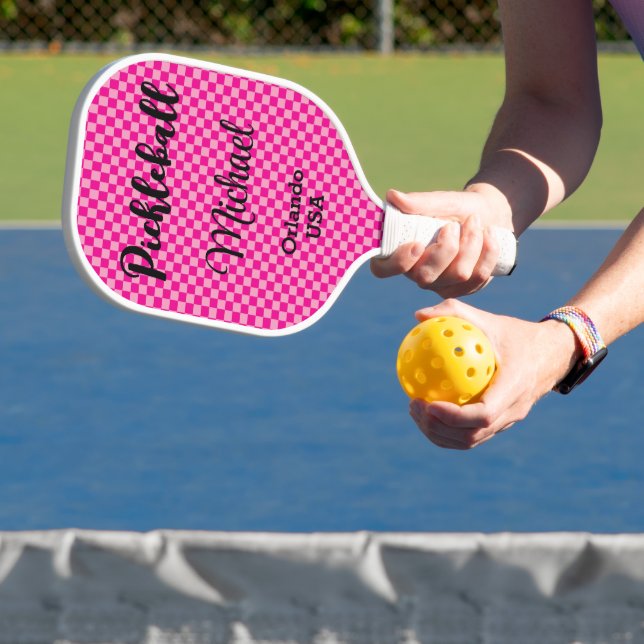 Raquette De Pickleball Chaud rose et rose chèques Monogramme (Insitu)