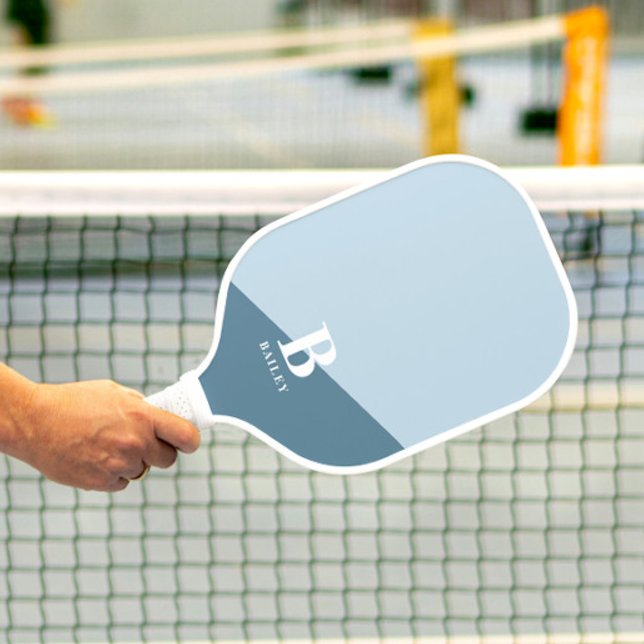 Raquette De Pickleball Cute Bleu Blanc Moderne Monogramme Personnalisé (Personalized modern monogram blue white pickleball paddle racket.)