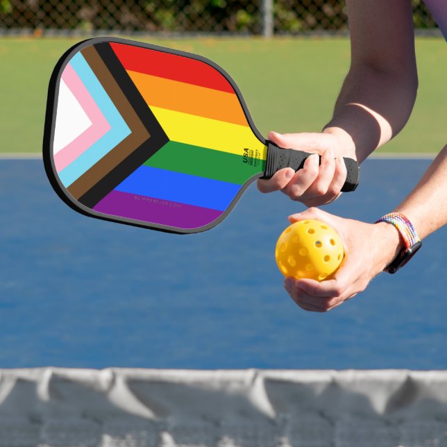 Raquette De Pickleball Drapeau de fierté Progress Pride de SlipperyJoe si (Insitu)
