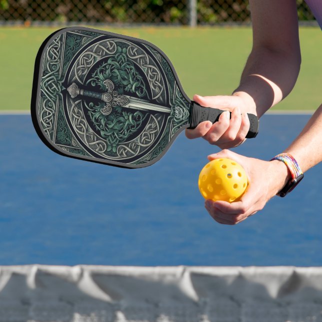 Raquette De Pickleball Épée Celtique verte et argentée (Insitu)