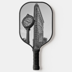 Raquette De Pickleball Flatiron Building et horloge en noir et blanc 2