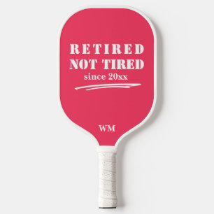Raquette De Pickleball Funny Retraité non fatigué Année Initiales Rouge B