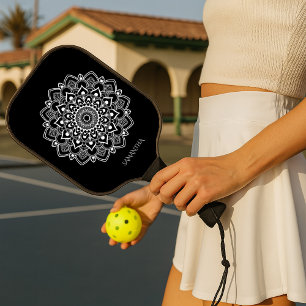 Raquette De Pickleball Mandala noir et blanc chaud avec nom décoratif