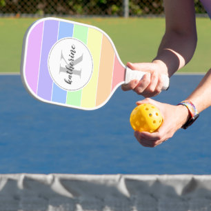 Raquette De Pickleball Monogramme arc-en-ciel Motif de bandes colorées