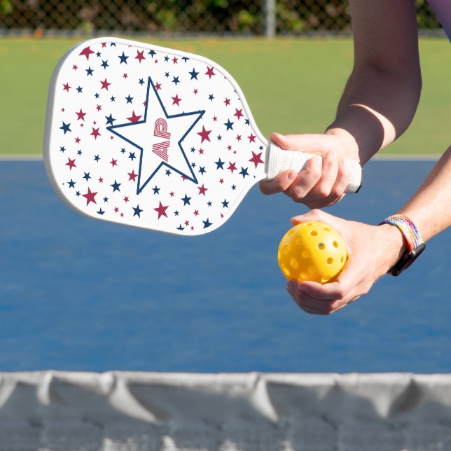 Raquette De Pickleball Monogramme et nom des étoiles rouges et bleues (Insitu)