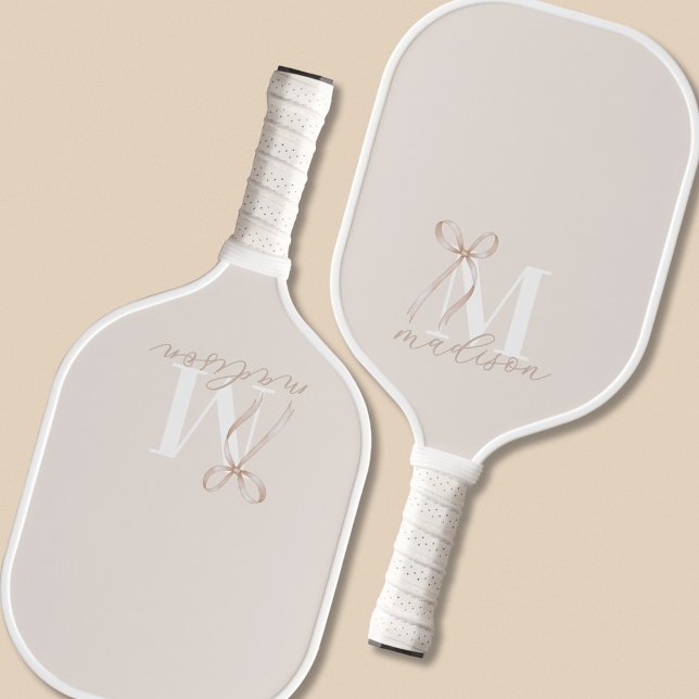 Raquette De Pickleball Monogramme initial de Bow Beige Moderne (Créateur téléchargé)