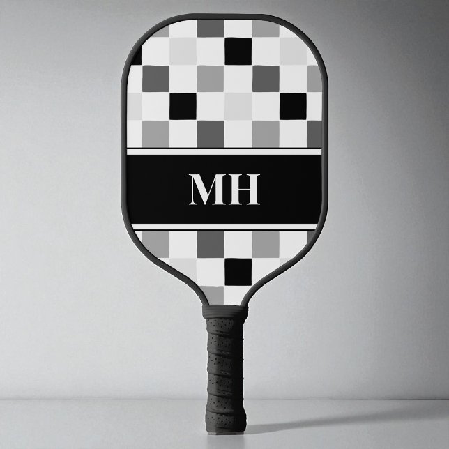 Raquette De Pickleball Monogramme initiales à carreaux noir et blanc mode (Modern Black and White Checkered Initials Monogram Pickleball Paddle)