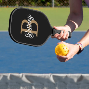 Raquette De Pickleball Monogramme moderne élégant Nom Black Gold Script