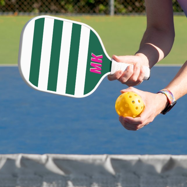Raquette De Pickleball Motif rayé vert et blanc avec monogramme (Insitu)