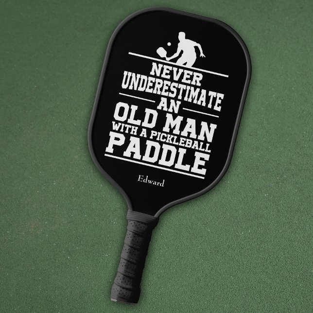 Raquette De Pickleball Ne sous-estimez jamais Vieux Homme Drôle Noir (Créateur téléchargé)
