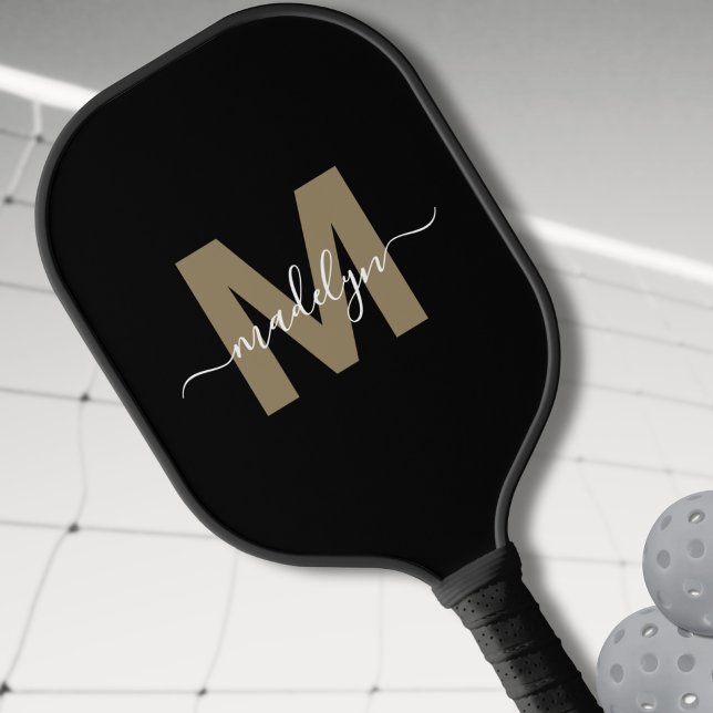 Raquette De Pickleball Nom du script moderne Black Gold personnalisé Mono (Custom Black Gold Modern Script Name Monogram Pickleball Paddle)
