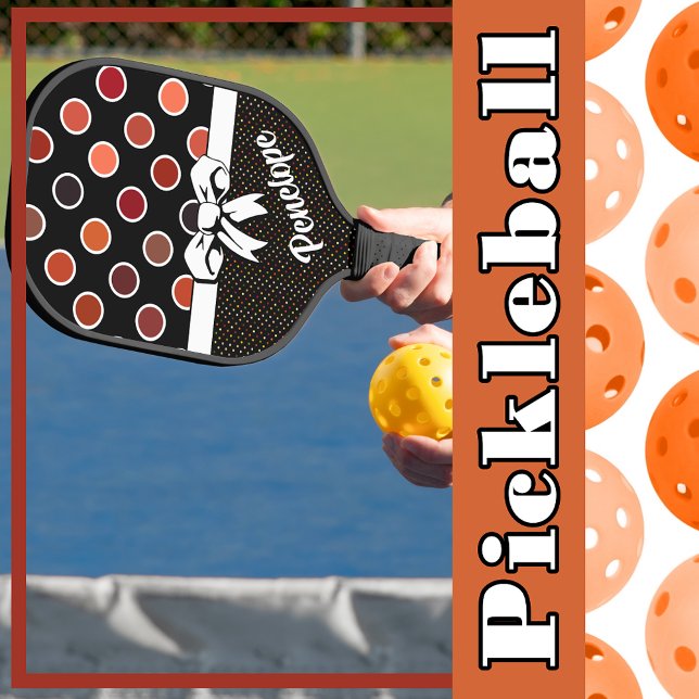 Raquette De Pickleball Tons Pois rouges sur noir, Faux Blanc Bow (Shades of Red Polka Dots on Black, Faux White Bow Pickleball Paddle)