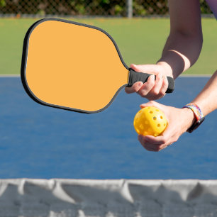 Raquette De Pickleball un arrière - plan jaune avec une bordure noire