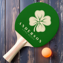 Irlandais Lucky Four Leaf Clover avec le nom vert