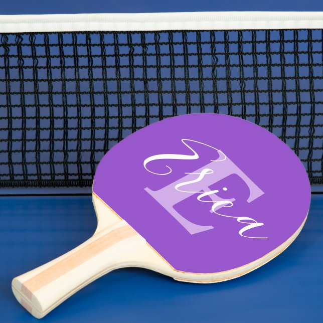Raquette De Ping Pong Nom et monogramme lettre E violet personnalisé (Insitu)