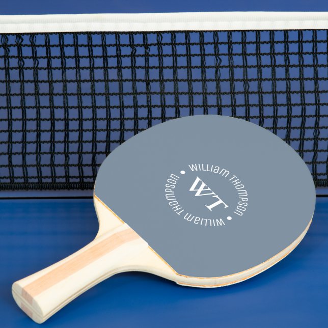 Raquette De Ping Pong Nom (monogramme circulaire) Dusty Blue (Insitu)