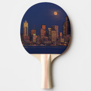 Raquette De Ping Pong Pleine lune se levant au-dessus de l'horizon du