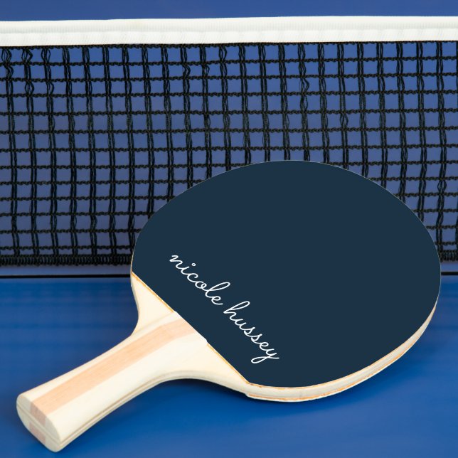 Raquette De Ping Pong Script bleu marine | Moderne Monogramme élégant (Insitu)