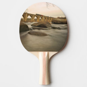 Raquette De Ping Pong Train au-dessus de James River