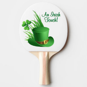Raquette De Ping Pong Un chapeau de lutin à touche irlandaise dans l'her