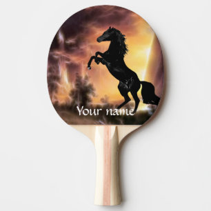 Raquette De Ping Pong Un élevage frison de cheval d'étalon