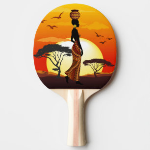 Raquette De Ping Pong Une belle femme africaine Silhouette sur les solei