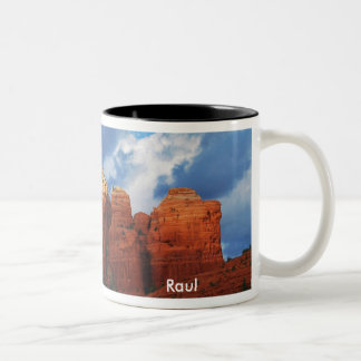 Raul sur la tasse de roche de pot de café