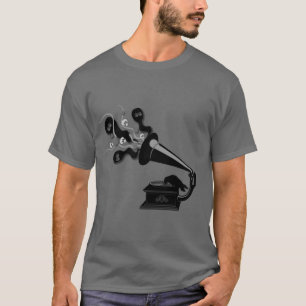 Raven jouant le T-shirt de Victrola