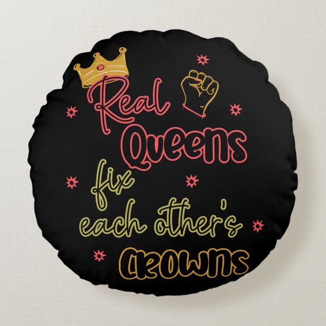 Real Queens Fix Each Other's Crowns Round Pillow (Front)
