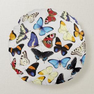 Realistic vintage butterflies collection. round pillow