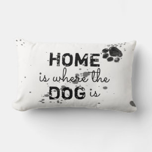 Rectangle citation de chien mignon chez le coussin est là où