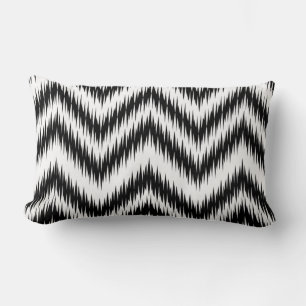 RECTANGLE COUSSIN MOTIF IKAT CHEVRON NOIR ET BLANC